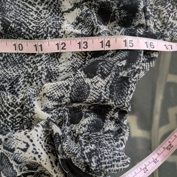 Snake print mini, super cute  dress with neon - Picture 11 of 12